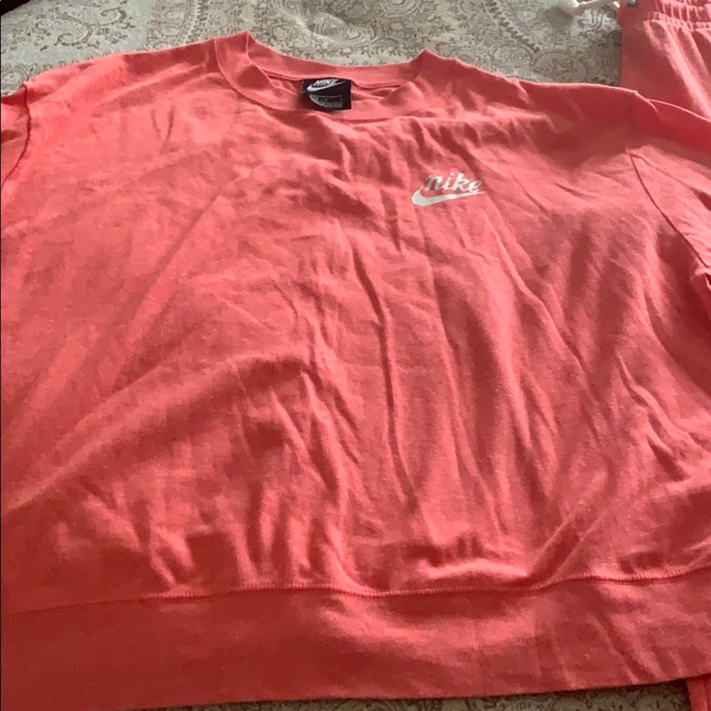 Nike - Picture 2 of 4
